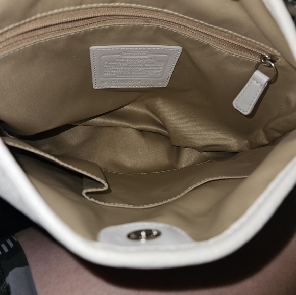 COACH Penelope Xbody - Picture 3 of 6